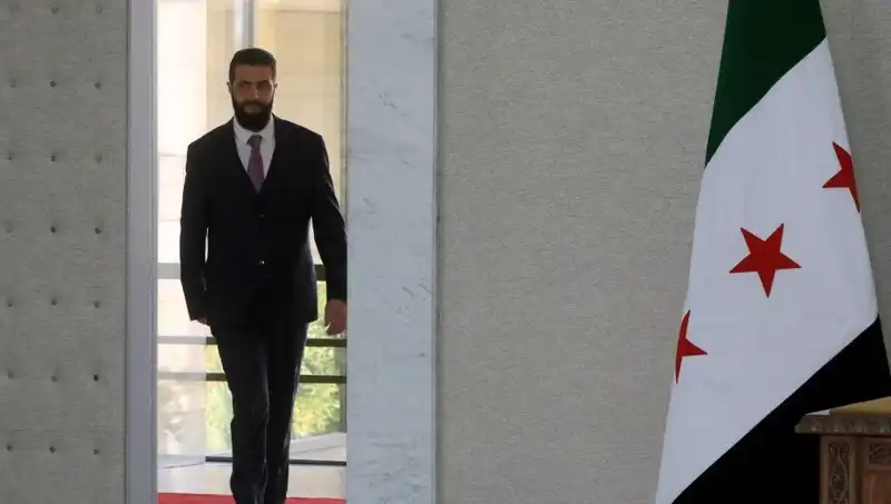 Paris'te Şara-Macron Zirvesi: Fransa, Yeni Suriye'nin İnşasında Destek Verecek