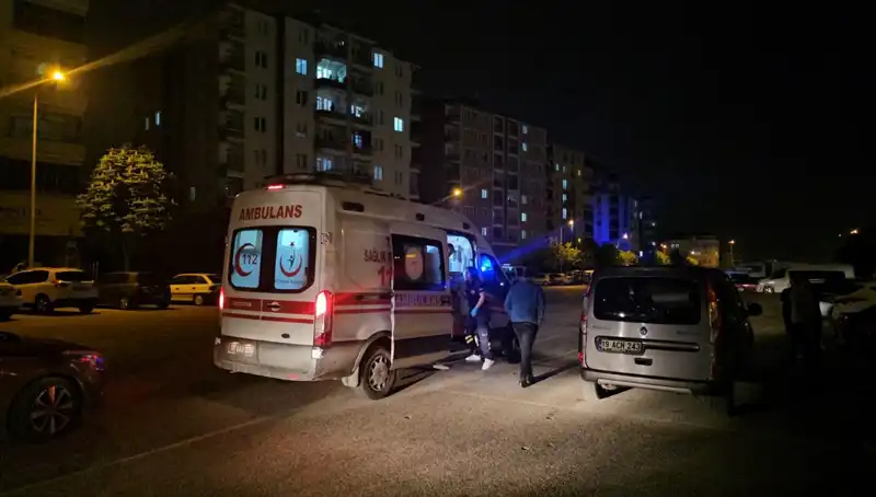 Dünürler Arasında Çıkan Kavga Sokakta Kanlı Sahnelerle Sonuçlandı