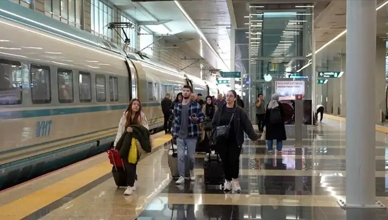 Yüksek Hızlı Trenlerde Ek Sefer Müjdesi: Hem Zamandan Hem Paradan Tasarruf!