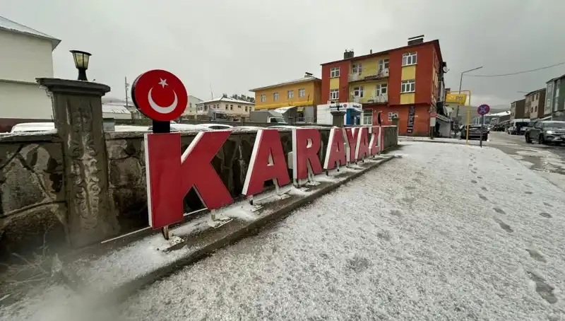 Beklenmedik Kar Yağışı: Temmuzda Sürücüler Zorlu Anlar Yaşadı