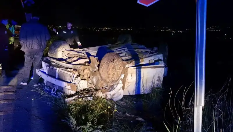 Otomobil Devrildi: Korkunç Kazada 1 Kişi Hayatını Kaybetti, 3 Yaralı