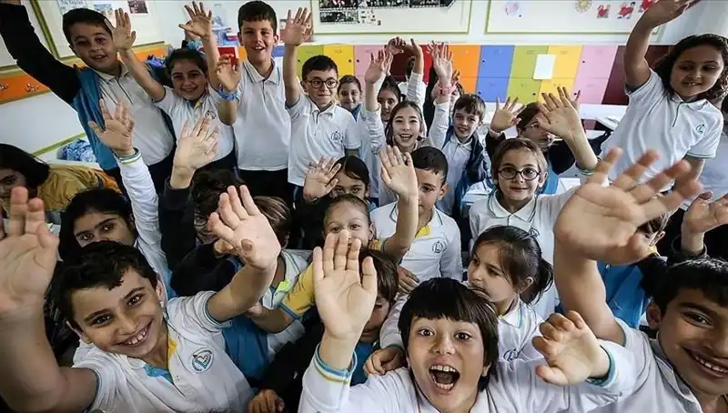 9 Günlük Tatil Sonrası Okul Zili Yeniden Çalacak, Öğrenciler Hazırlanıyor!