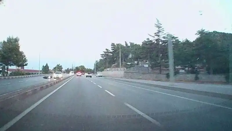 Motosiklet ile Otomobil Çarpıştı: Kaza Sonrası Sokaklar Adeta Savaş Alanına Döndü