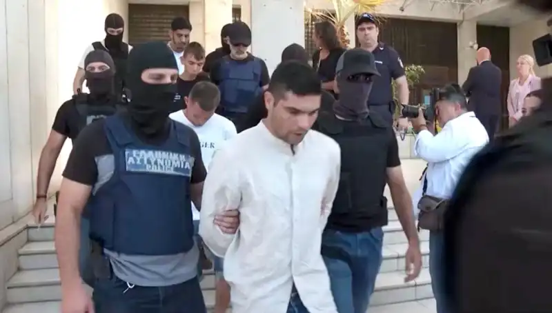 Atina'da Şok Cinayet: Profesörün Ölümü ve Gözaltındaki Şüpheliler
