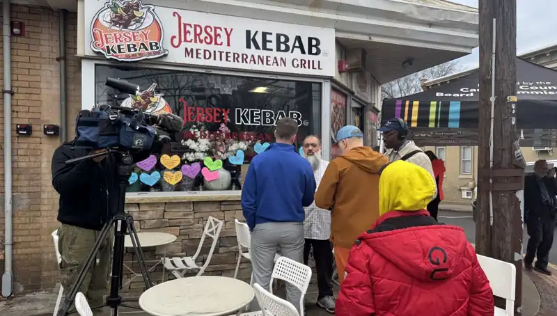 Türk Ailesinin Zor Durumu: Yeşil Kart Beklerken Gözaltına Alındılar