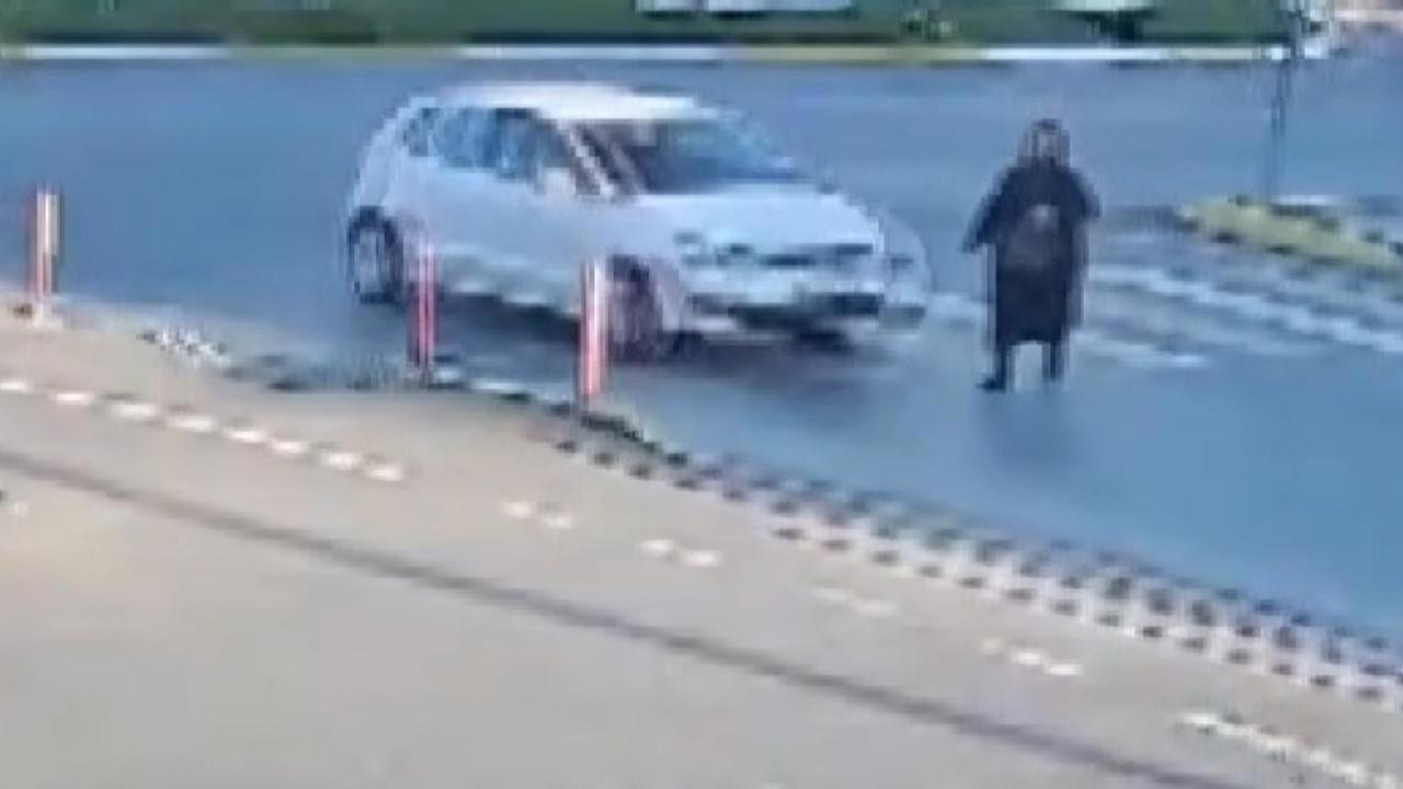 İkinci Kaza Geçiren Kişi, Yardım Beklerken Üçüncü Kazayı da Atlattı
