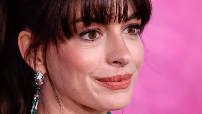 Hollywood’da Yüzlerde ‘Ölü İnsan Derisi’ Trendi: Estetik Sınırlarını Zorluyor
