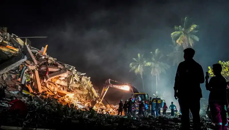 Myanmar'da Mucize: Üç Gün Sonra Enkazdan Sağ Çıkan Hayat!