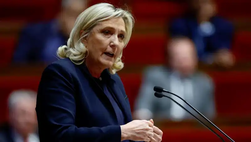 Le Pen’in Geleceği Kader Anında: Suçlu Bulunursa Adaylığı Tehlikeye Girebilir
