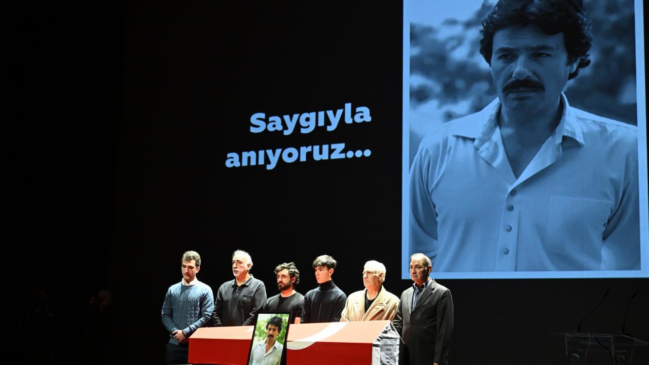 Ferdi Tayfur'a AKM'de  Tören Düzenlendi