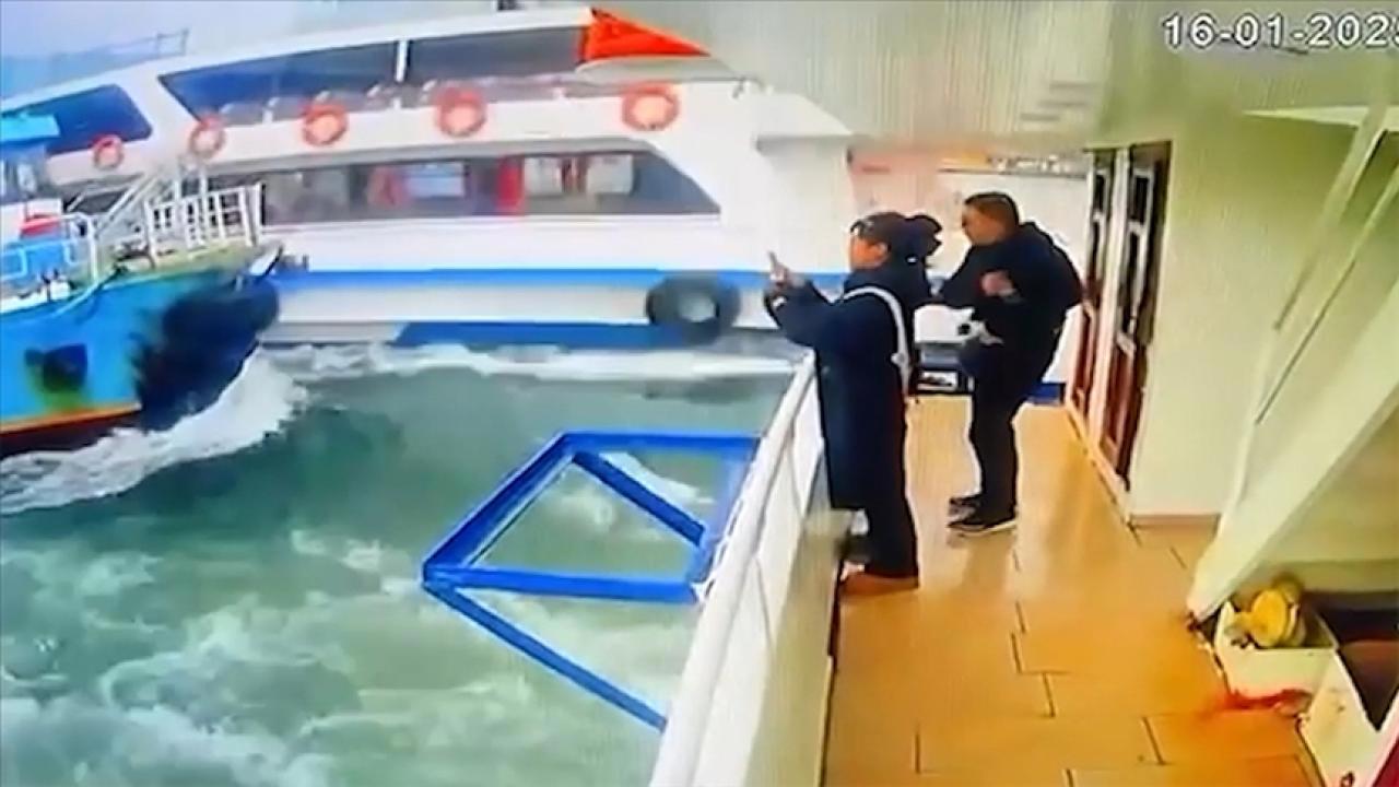 Haliç'te İki Teknenin Çarpıştığı Kazada Yaralılar Var