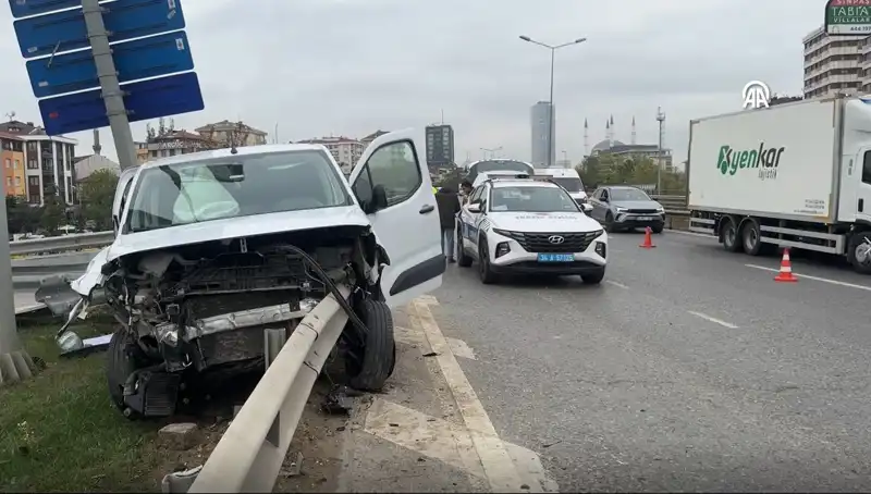 Otoyolda Feci Kaza: Bariyerlere Ok Gibi Saplanan Araç Sürücüsü Hayatını Kaybetti