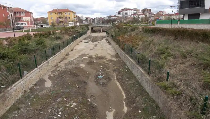 Geçmişte Coşkulu Akan Nehirler, Şimdi Kuraklıkla Mücadele Ediyor