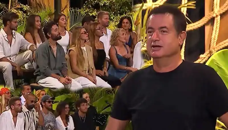 Survivor'da Birleşme Partisi Nefesleri Kesti, Şarkılarla Coşku Dolu Anlar Yaşandı