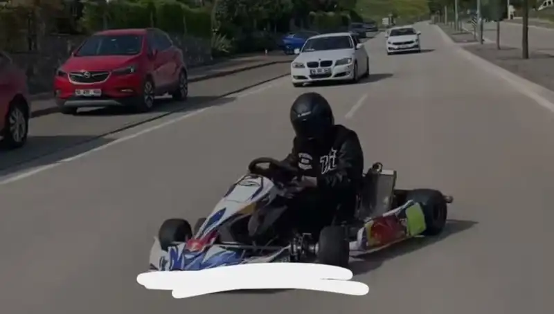 Go-Kart Sürücüsünden Tehlikeli Drift Gösterisi Yola Taşındı!