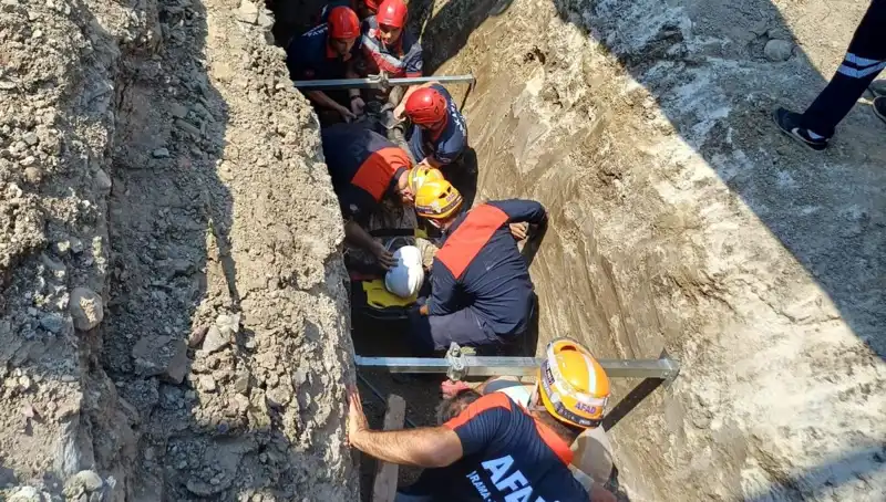 Göçük Altında Kalan İşçi Nefes Kesen Kurtarma Operasyonu Sonrası Kurtarıldı