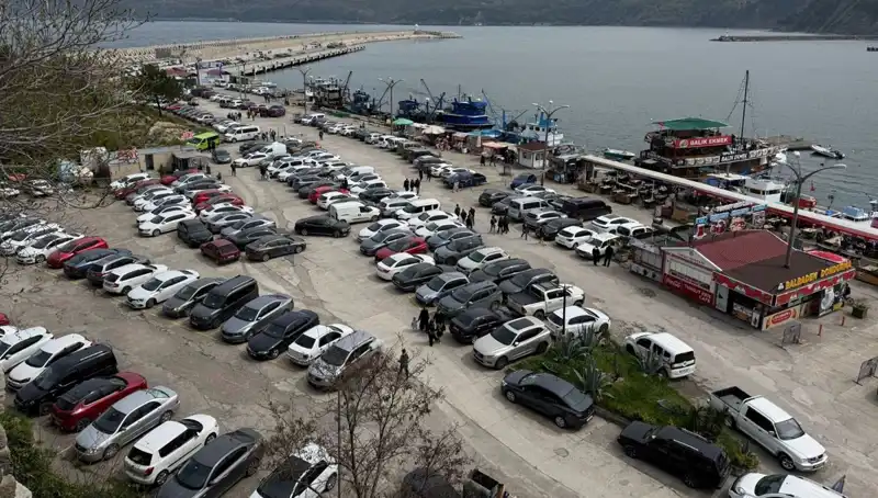 Bayramda İlçeye 14 Bin 600 Araç Girişi: Trafik Kilitlendi!