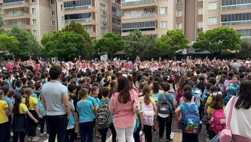Öğrencilerin Annesine Hazırladığı Sürprizle Duygusal Anlar Yaşandı