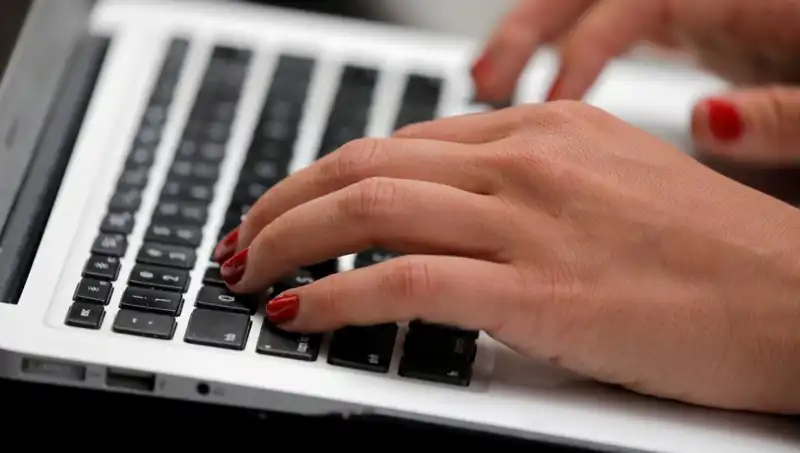 Laptop Mikrofonları Kapalıyken Dinlenebilir: Ciddi Tehlike!