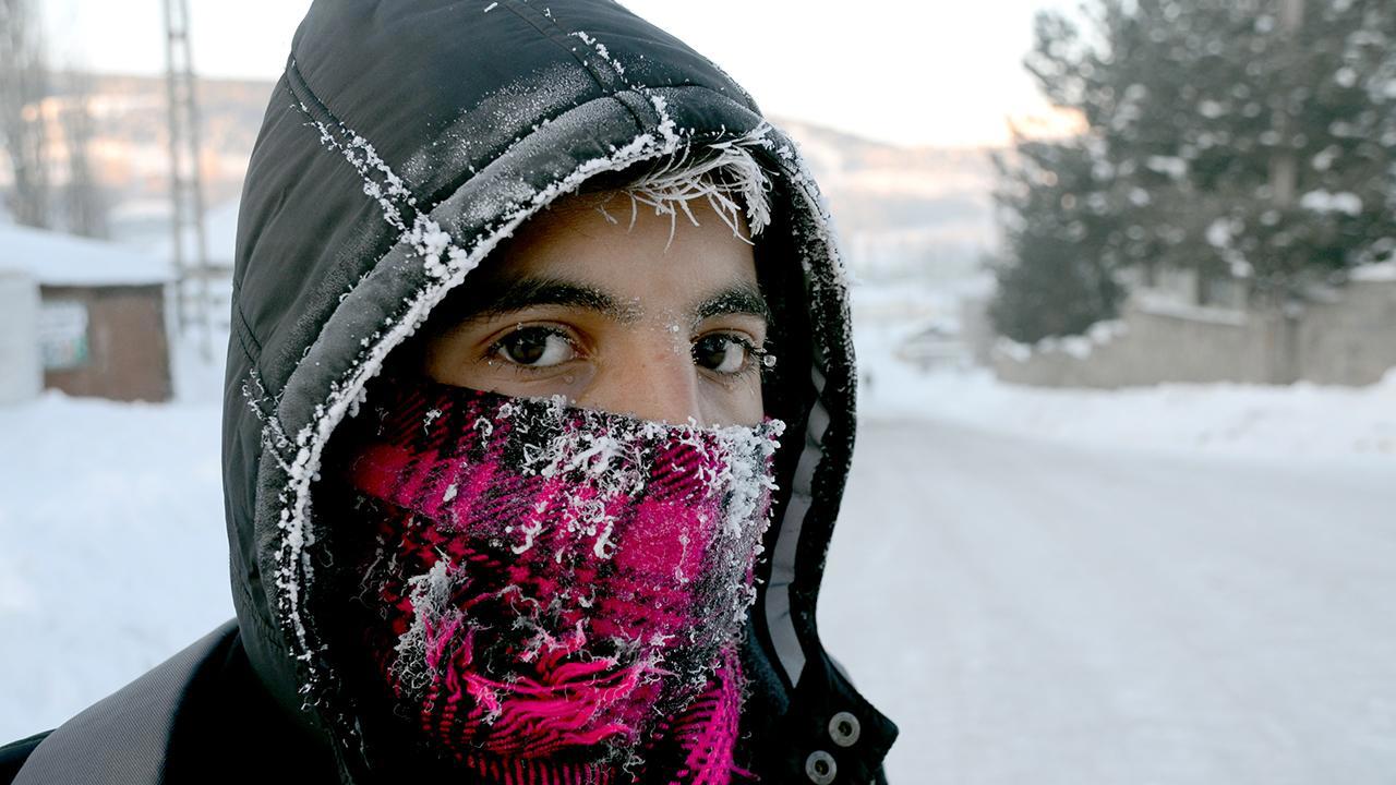 Meteoroloji'den Karadeniz ve Doğu Anadolu için sağanak, buzlanma ve çığ uyarısı geldi.