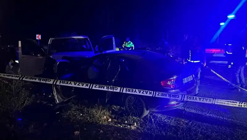 Minibüs Ters Şeritten Gelerek Kazaya Neden Oldu: 1 Ölü, 8 Yaralı!