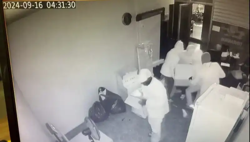 Binlerce Lira Değeri Olan Kasa, Hırsızlarca Sırtlanarak Götürüldü