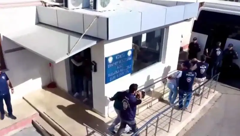 Türkiye Genelinde Dolandırıcılık Şebekesine Büyük Darbe: 13 Tutuklama Gerçekleşti