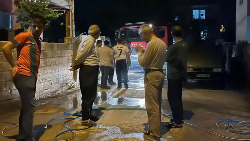 : Park Halindeki Araçta Yangın! Olay Anı Gözler Önünde Gelişti