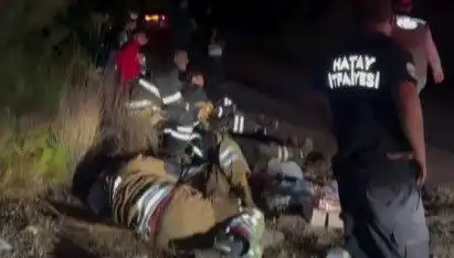 Hatay İtfaiye Ekipleri Yorgunluk Molası Verirken Başka Bir Kahramanlığı Sergiledi