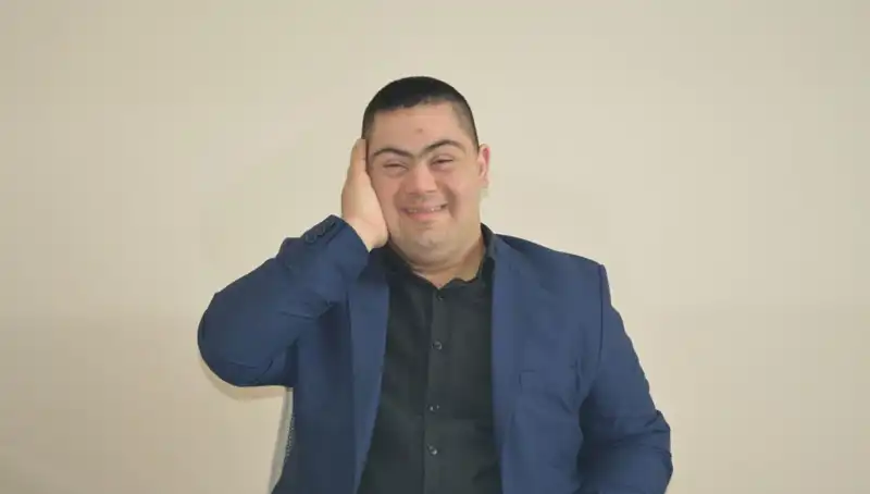 Down Sendromlu 24 Yaşındaki Erdinç'in Müzik Tutkusu Hayallerini Gerçekleştiriyor