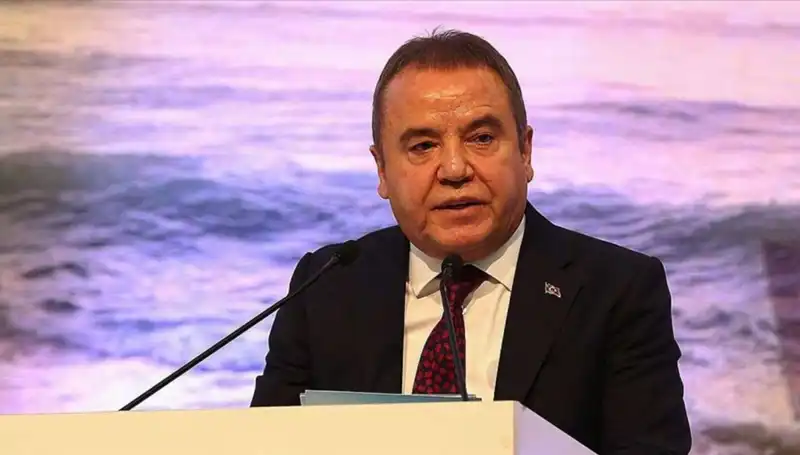 Antalya'nın Umut Dolu Lideri: Muhittin Böcek'in Hayatı ve Başarıları