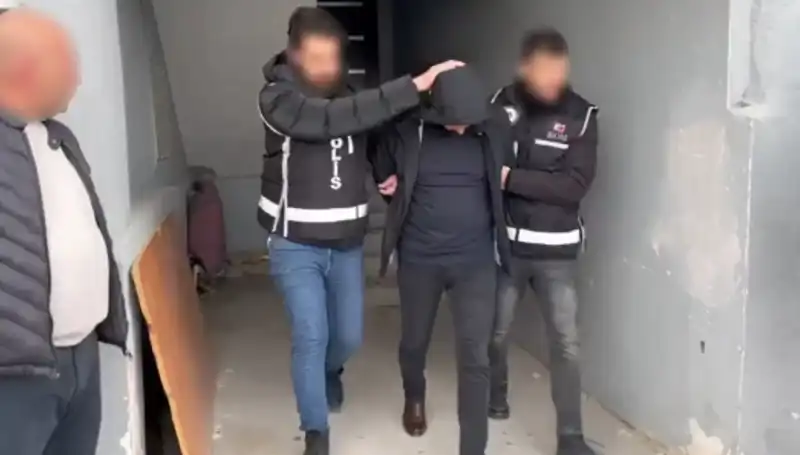 Dört İlde Dört Çeteye Dev Operasyon: Silah ve El Bombaları Ele Geçirildi