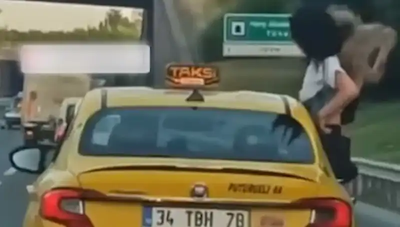 TEM Otoyolu'nda Taksiden Sarkan Yolcular Şok Edici Anlar Yaşattı