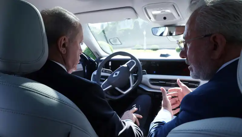 Cumhurbaşkanı Erdoğan Togg'un Yeni Modeliyle Yolları Şenlendirdi