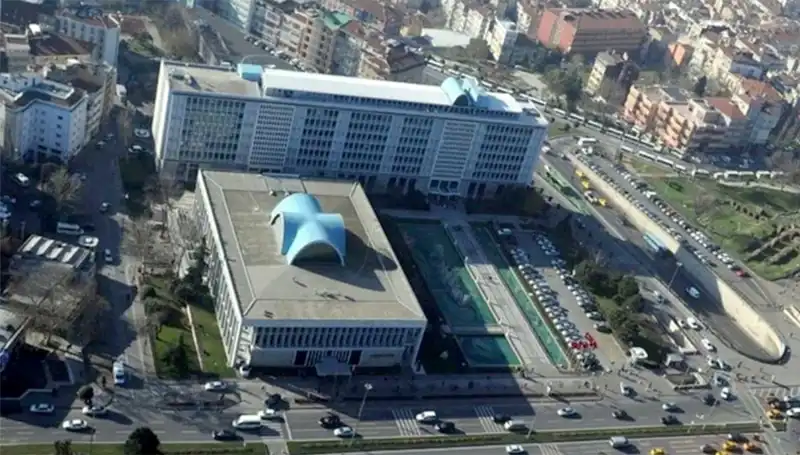 İstanbul Büyükşehir Belediyesi'nin "Enderun" WhatsApp Grubunda Neler Gizli?