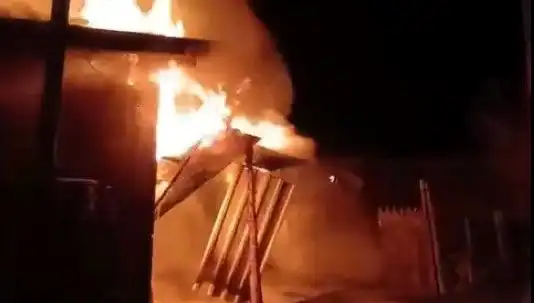 Karabük'te Yangın Felaketi: İki Ev Küle Döndü, Sebebi Merak Ediliyor