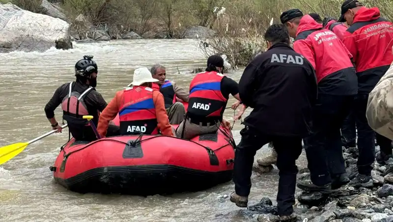 Zap Suyu'nda Mahsur Kalan 4 Kişi Kurtarıldı: Detaylar ve Kurtarma Süreci