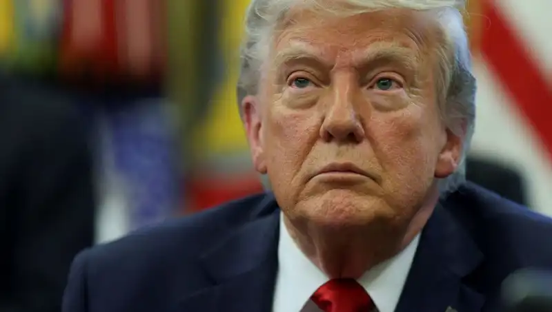 Trump'tan Şaşırtan Açıklama: "Hem Ülkeyi Hem Dünyayı Yönetiyorum"