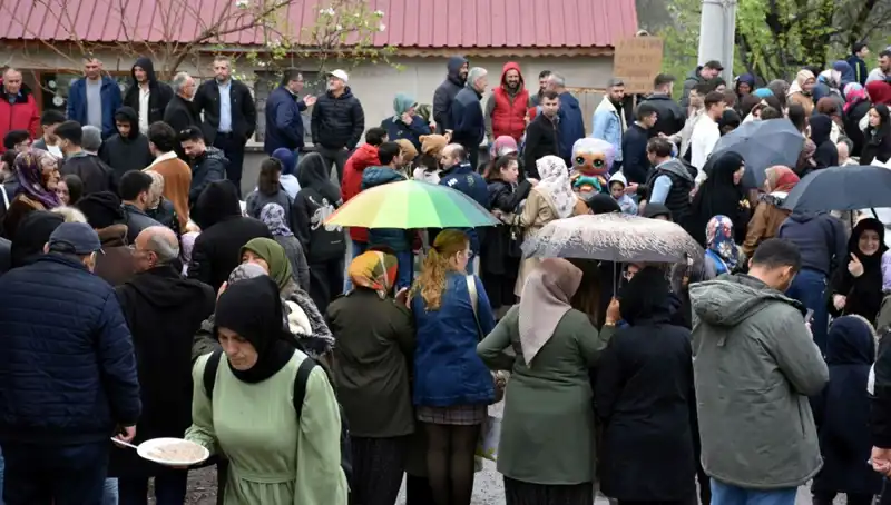 Bir Asırlık Geleneği Yaşatan Bayramlaşma: 12 Bin Kişi Bir Araya Geldi
