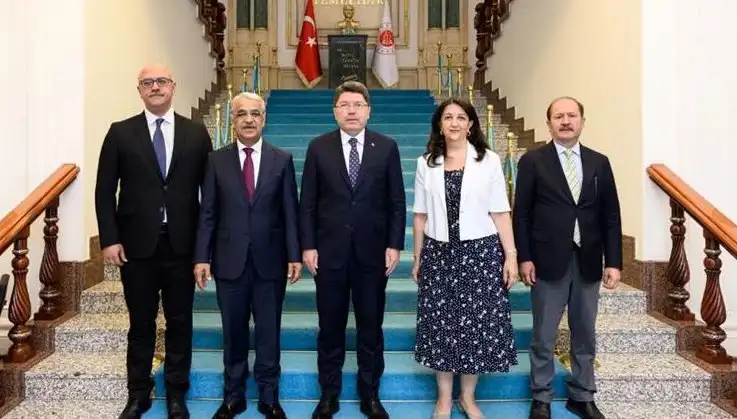 DEM Parti İmralı Heyeti, Adalet Bakanı Yılmaz Tunç ile Görüşerek Çözüm Arayışlarını Değerlendirdi