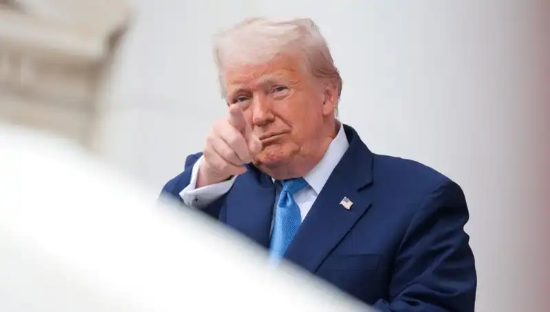 Adalet Bakanlığı, Trump'ın Epstein Belgelerinde Geçtiğini Açıkladı!