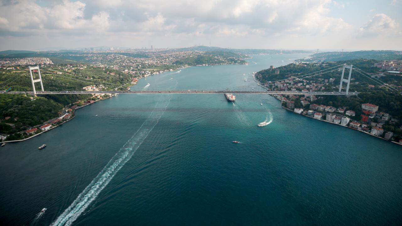 İstanbul Boğazı'nda Gemi Trafiği Durdu