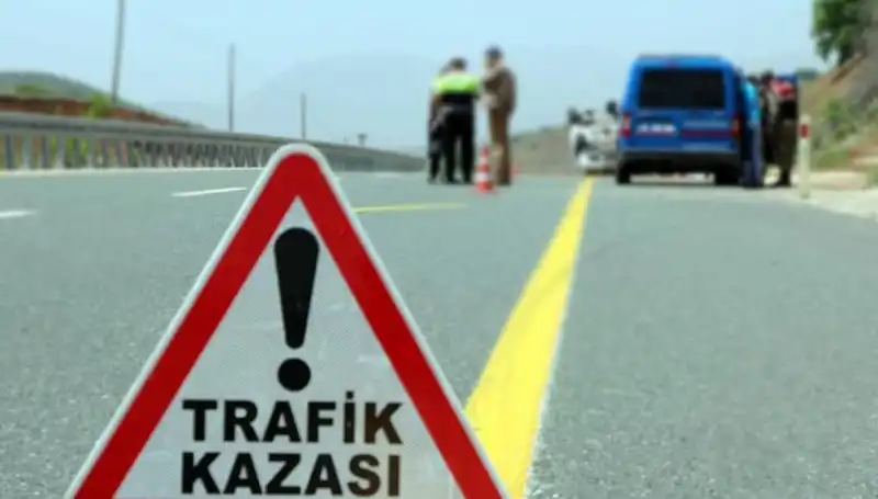 Otomobil ile Kamyon Çarpıştı: Feci Kazada Can Kaybı ve Yaralılar Var