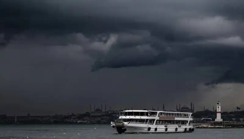İstanbul'da Sağanak Yağış Uyarısı: Meteoroloji'den Kritik Açıklamalar