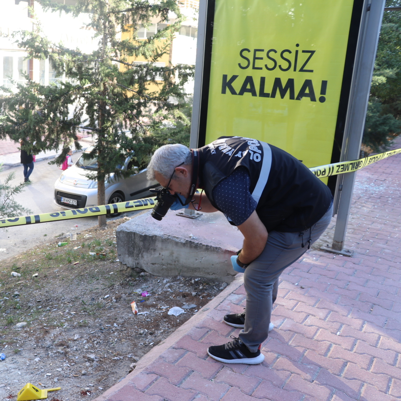 Otobüs Bekleyen Kadına Tüfekli Saldırı Şoku