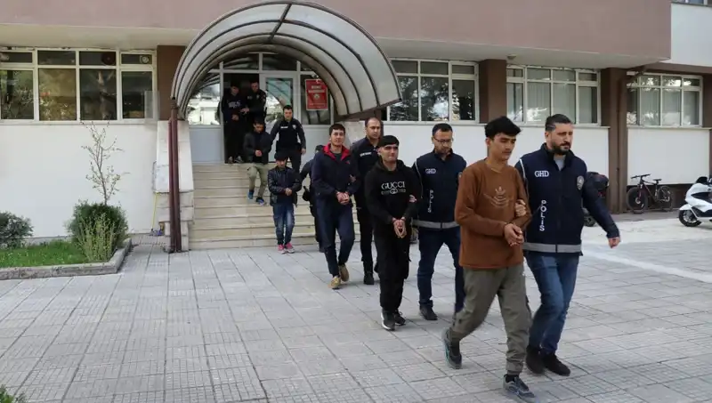 Edirne ve Kırklareli'nde Kaçak Göçmen Operasyonu: 50'den Fazla Gözaltı
