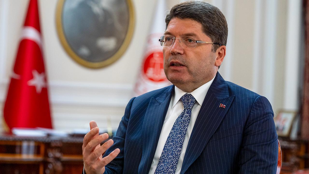 Adalet Bakanı Tunç 'korsan metin' uyarısında bulundu