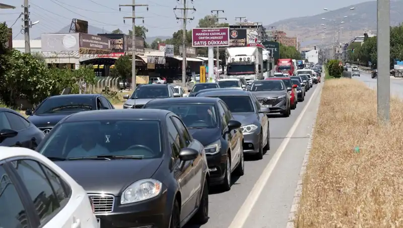 Aydın-Muğla Arası 60 Kilometrelik Araç Kuyruğu: Tatil Kaosu!