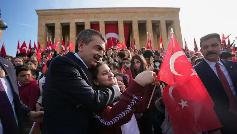 Anıtkabir'de Dua Eden Çocuklar ve Bakan Tekin'in Anlamlı Ziyareti