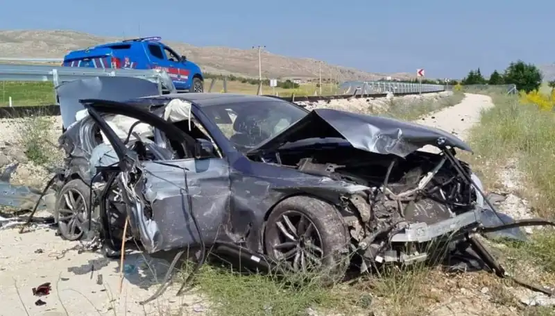 Sivas'ta İki Ayrı Trafik Kazası Sonrası 9 Kişi Yaralandı